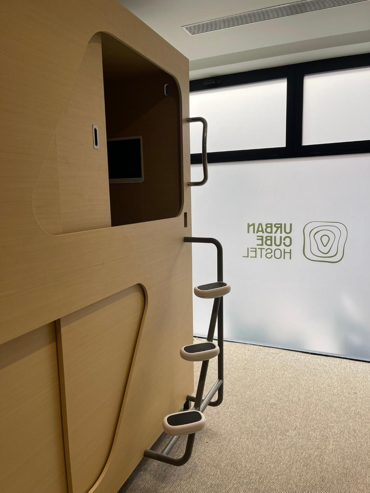 Urban Cube Hostel Sevilla Exterior photo