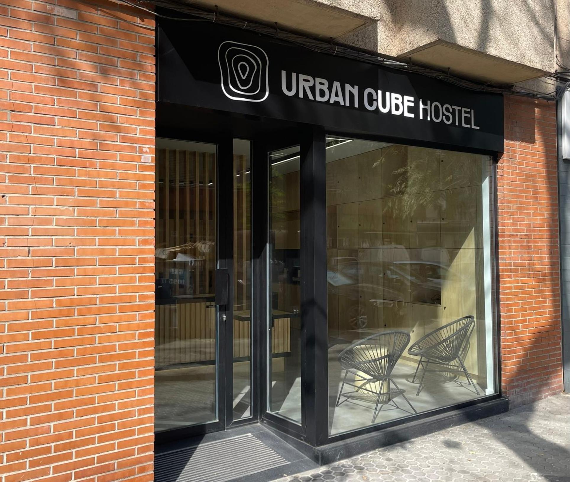 Urban Cube Hostel Sevilla Exterior photo